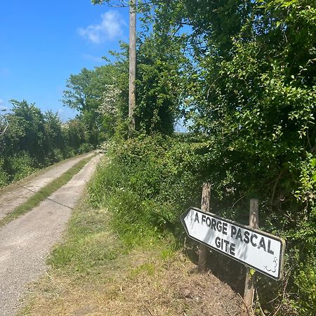 Вилла La Forge, Gite Familial,A Sainte Mere Eglise Экстерьер фото