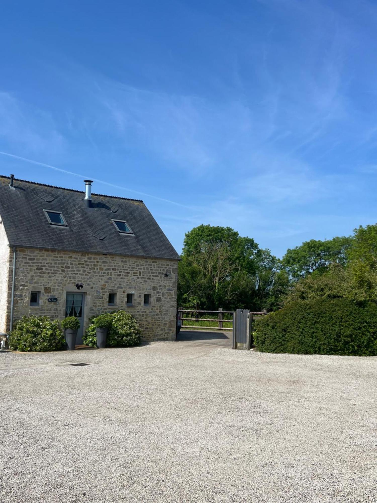 Вилла La Forge, Gite Familial,A Sainte Mere Eglise Экстерьер фото