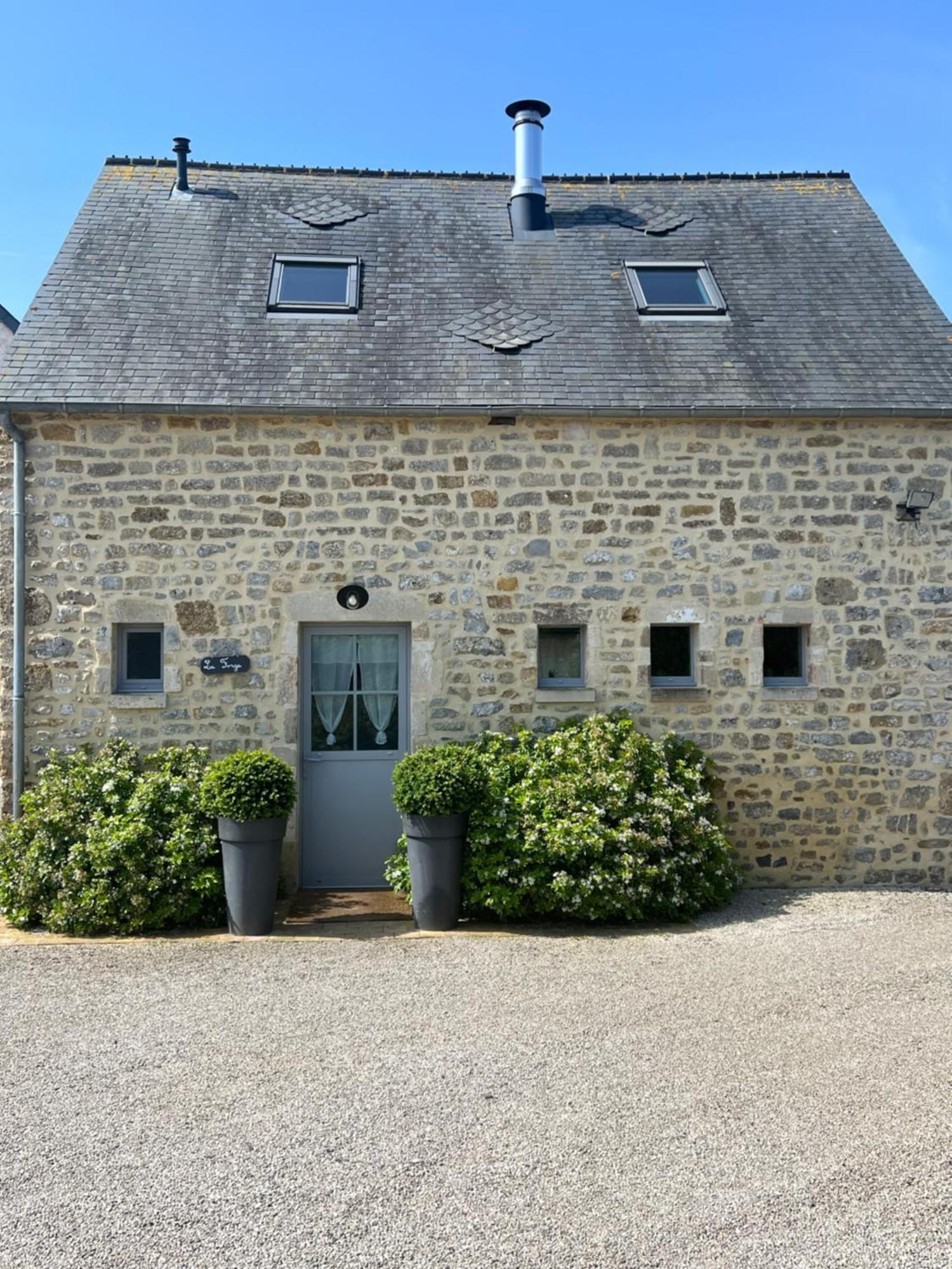 Вилла La Forge, Gite Familial,A Sainte Mere Eglise Экстерьер фото
